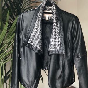 🔥 2 for $30! Chic jacket with large collar detail